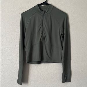 Like New! Lululemon Cropped Half Zip Olive Green in Size Unknown